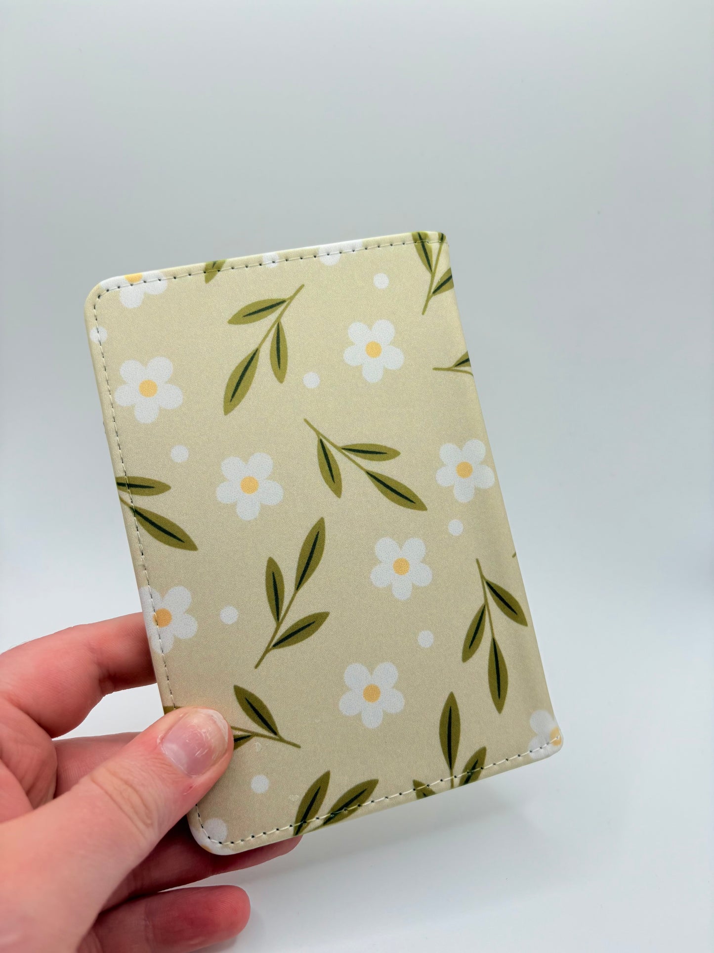 Floral Passport Cover – Beige Daisy Pattern Travel Wallet